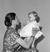 Fru Gunnar Eriksson med dotter