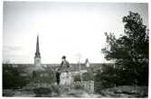 Vy över Västerås från Djäkneberget, med Domkyrkan.