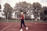 Barn på tennisbana i Gustavsvik, 1965