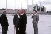 Man i kostym på vinterstadions is, 1965