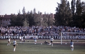 Mycket publik vid fotbollsmatch på Eyravallen, 1970-tal