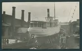 Vykort: Varvet på Forsviks bruk. Kanalångaren Primus på slipen.
