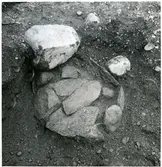 Svedvi sn, Hallstahammar kn.
Undersökning på gravfält 14 vid Näs. Anläggning nr 10C.