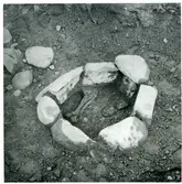 Svedvi sn, Hallstahammar kn.
Undersökning på gravfält 14 vid Näs. Anläggning nr 10C.