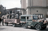Stiftelsens bil drar vagn med musik på Barnens dag, 1956-1959