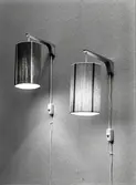 Två vägglampor