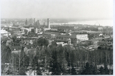 Västerås. 
Vy från gamla vattentornet på Djäkneberget, mot SO. 1980.