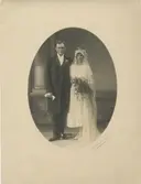 Livered Backen eller Högen 1923-09-20. Bröllopsfoto av Birger Pettersson (1891 - 1970), Livered Högen, och Ester Pettersson (1894 - 1988, född Fredriksson), Livered.