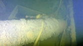 Avbrutet rör eller mindre skorsten på Vesta med spännband från bärgningsförsök eller förtöjningar i fartygslämningen