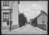 Snickaregatan i Linköping. Korsningen mot Drottninggatan. 