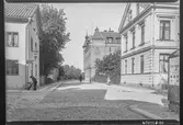 Bilder från gatuhörn i staden Linköping åren 1909 till 1913. Bilderna är tagna i centrala Linköping i ett projekt att dokumentera Linköping för Linköpings stad. 