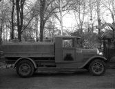 Tankbil på Trädgårdsgatan i Viken. Bilden tagen runt 1930.