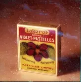 Skannad diabild. Viol pastiller. England