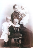 Kvinnlig emigrant med barn, 1913