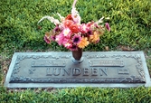 Familjen Lundeens gravsten, 1970-tal
