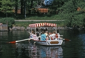 Båten Viktoria på väg mellan Stadsparken och Stora Holmen, 1989