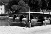Flicka vid Kanslibron, 1974