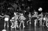 Gymnastik med boll i idrottshuset, 1970-tal