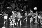 Gymnastik med boll i idrottshuset, 1970-tal