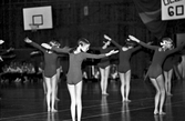 Gymnastikuppvisning i idrottshuset, 1970-tal