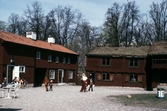 Gårdsplanen framför Vävaregården i Wadköping, 1980-tal