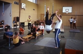 Idrottslektion i gymnastiksal, 1980-tal