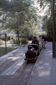 Lilleputtåget vid hållplats på Stora Holmen, 1970-tal