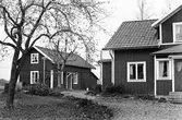 Gård med gäststuga, 1980-tal