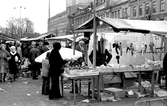 Många besökare på Hindersmässan på Stortorget, 1970-tal