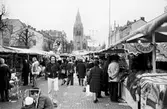 Hindersmässan med mattförsälning och rostfria bunkar på Stortorget, 1970-tal