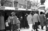 Karameller och piroger säljs på Hindersmässan, 1985