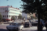 Fontänen på Stortorget med Restaurang Stortorget i bakgrunden, 1980-tal
