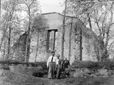 Besök vid Riseberga klosterruin, 1954