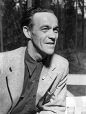 Författaren Nils Parling i Krokbornsparken i Hällefors, 1954
