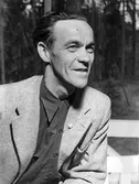 Författaren Nils Parling i Krokbornsparken i Hällefors, 1954