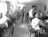 Bordsservering i café i Wadköping, 1980-tal