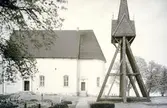 Kläckeberga kyrka med klockstapel.