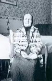 Gustava Olsdotter strax innan hon avled, 1929