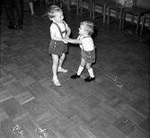 Doris Åberg 50-års firande, dansande barn