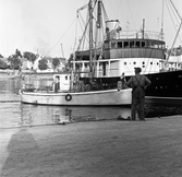 Två båtar i Öregrunds hamn