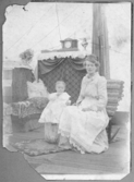 Mor och son i tältet i USA, 1900-tal