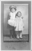 Två barn i Charnute, Kansas, USA