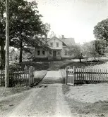 Huvudbyggnaden på en gård, Valåkra by.