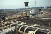 Gjutningsarbete vid byggnation av bostadsområdet Vivalla, 1966-1971