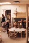 Barn med personal på daghem i Brickebacken, 1972-09-28