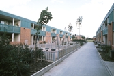 Lekplats mellan hus i Brickebacken, 1990
