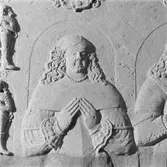 Vänersborgs kyrkas vapenhus. Belfrages gravsten