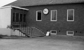 Entré till Tysslinge skola i Tysslinge, 1974