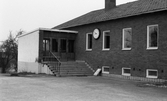 Tysslinge skolas entré i Tysslinge, 1974