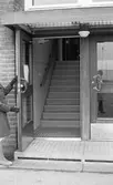 Entrédörr på Garphyttans skola i Garphyttan, 1974